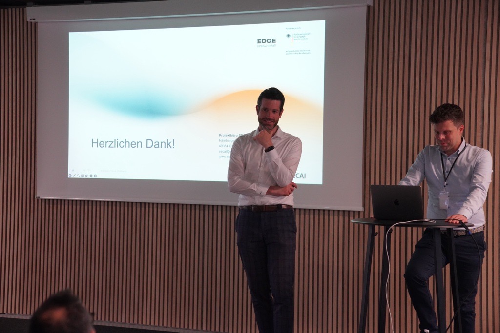 Florian Remark, Strategion (li.) und Michael Jüdiges, wibutler (re.) präsentierten SECAI auf dem Digital Building Summit 2025.